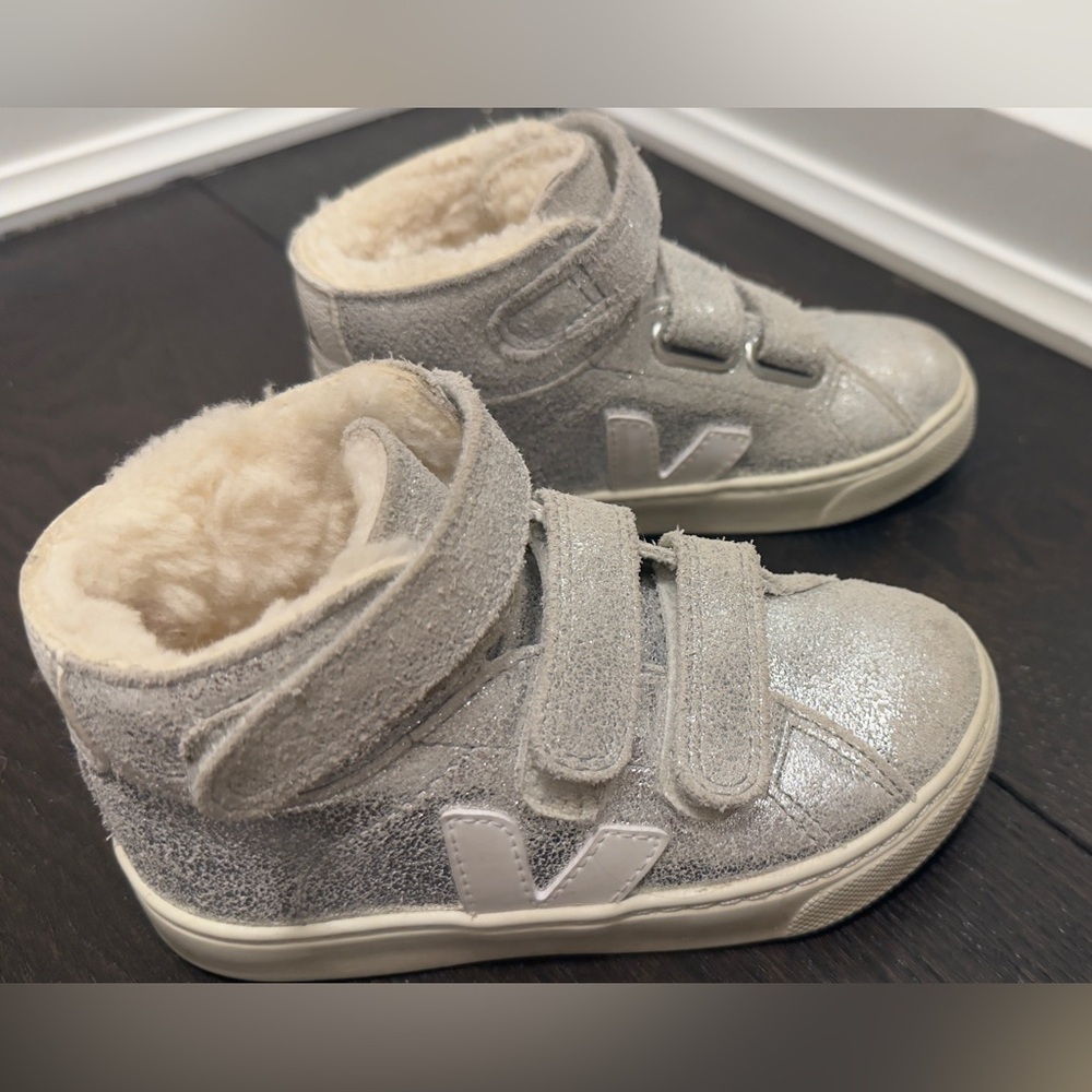 Veja Silver Sneakers with Velcro Closure and Sporty Design